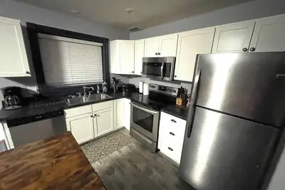 Image de Mulholland 5 bedroom house in nauvoo with six bath and basement has a bunk room.