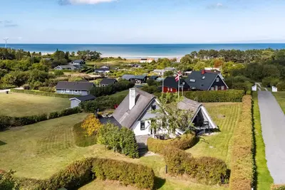 Idyllic summer house with sea view