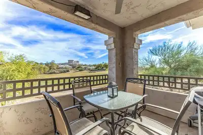 Image de Beautiful Views in this Spacious 3-bedroom condo in the heart of Scottsdale