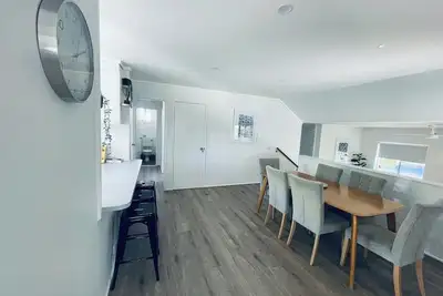 Image de Renovated & Spacious, Homely - 5km to Cbr hospital