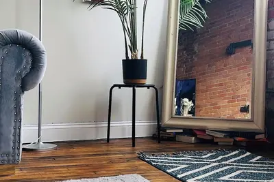 Image de Riverside Hideaway in Corktown : 420 & Free Parking