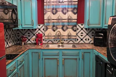 Image de Cowboy-Themed Howdy House 2 Bedroom w/ Saloon & Pool Table