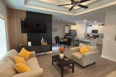 Image de Modern 4br Home Great Location + Pet Friendly