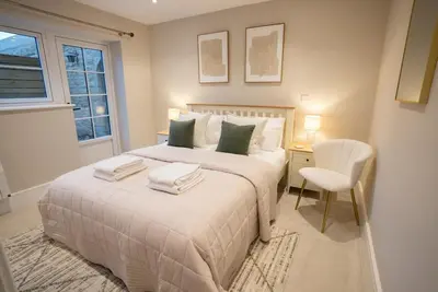 Image de Brand New 2-Bed, Dog-Friendly Apartment | Broadway High St | Sleeps 6