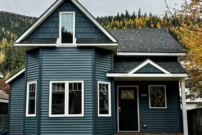 Image de The Pines –Your Luxury Wallace Adventure Base near Trails, Ski Resorts & History