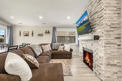 Image de Victor Powwow: Grand Targhee Teton Mtns Skiing Trails Snowmobiling Condo