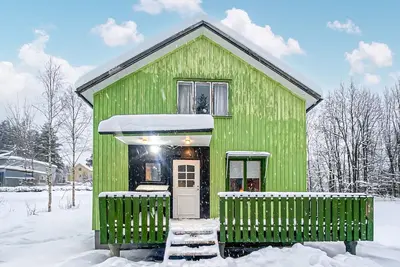 Image de Maison de 3 chambres acceptant les animaux domestiques à Kristineberg