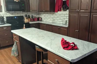 Image de Working crews love this alternative to hotel Living