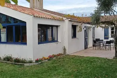 Image de 500 m de la mer, jardin, 6 adultes 1 enfant