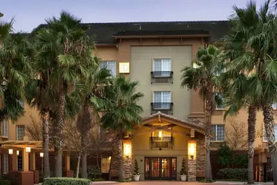 Image de Super Bowl Sunday at Larkspur Landing Suites Milpitas 4. 2 mi to Levi's Stadium.