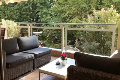 Image de Appartement moderne et bien meublé avec vue sur le parc, près de la promenade