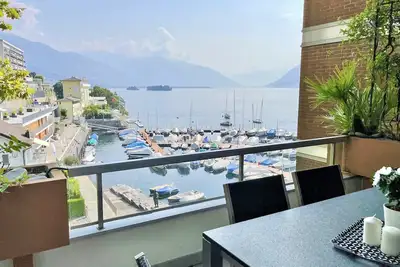 Image de Appartement avec grande terrasse et vue sur le port de plaisance, piscine intéri