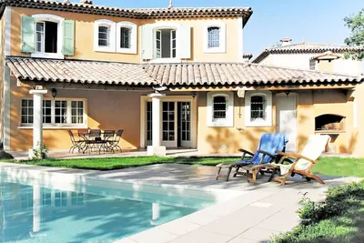 Hameaux de la Calade V6/8 by Interhome