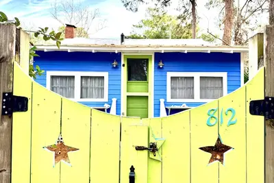 Image de Bead Cottage - New for 2026! Private Heated Pool, Large Screened Porch