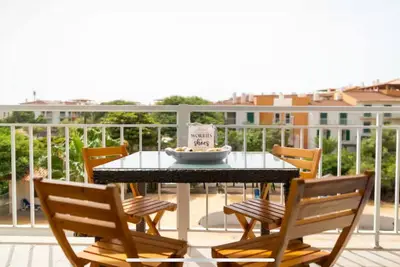 Image de 2-bedroom apartment near beautiful Santa Maria with Ac, Wi-Fi, Hot Water