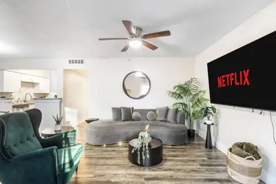 Image de Stadium-View Apt Walk to Texas Live & At&T Stadium