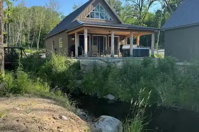 Image de Pragma Luxury Lakefront Cottage w/ Hot Tub & Sauna