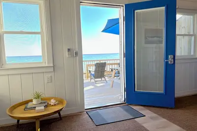 Image de Private Beachfront Cottage for Two—Breathtaking Views!