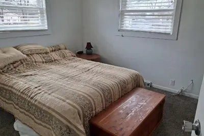 Image de 3 Br home. . . the perfect alternative to hotel living for the visiting work crew