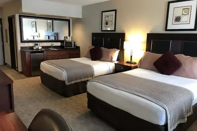 Image de Amazing Find! 1 Modern Unit and Pool.