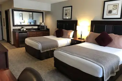 Image de Gorgeous Family Getaway! 2 Lovely Units and Pool.