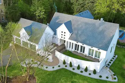 Image de Modern Wayzata Home With Large Private Pool