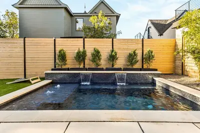 Image de The Vic on 10th • Skyline Views • Heated Pool • 2025 Build • Firepit