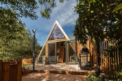 Image de Tipi Lodge Glamp Marguerite' avec bain nordique, terrasse privée et climatisation