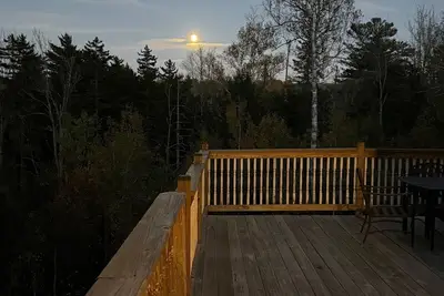 Image de Spacious Roxbury Home Minutes to Sugarbush with Waterfall View and Steam Shower.