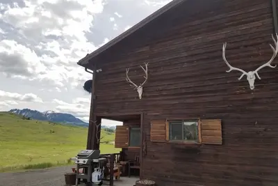 Image de Yellowstone Mountain View bunk house in Tom Miner Basin