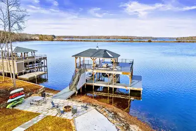 Image de New 6br Lakefront Lake Anna, Hot Tub, Boat Dock