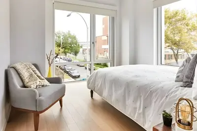 Image de 2-bedroom apartment in amazing Queens with Ac and breathtaking Marina views