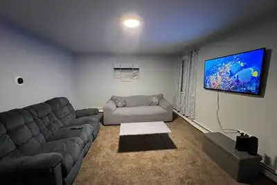 Image de %1b 2-Bedroom Getaway with Space for Work and Play