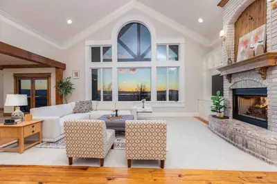 Image de Farmington Oasis-Views, Space & Comfort 1. 25 acres