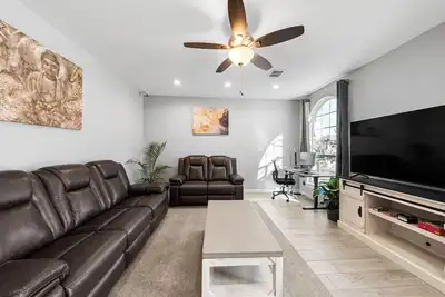 Image de Luxury Remodeled 3 Bed/2 Bath Home with Patio Deck