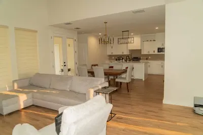 Image de Charming 4-bedroom condo with Ac in lively Laredo