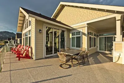 Image de Private Hot Tub and Golf Cart at this 4 Bedroom Cottage on Osoyoos Lake