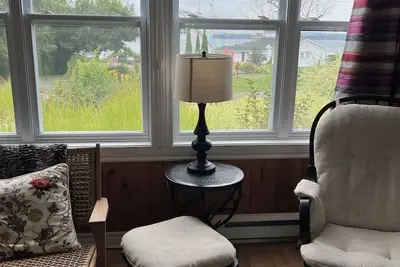 Image de Maison de 2 chambres à Saint-jean / accès privé au fleuve et piscine d'été.