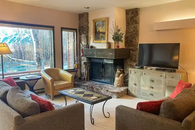 Image de Upscale Jackson Townhouse with Sauna, Deck, Bbq, WiFi, and Mountain Comfort