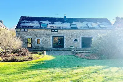 Image de Longère Familiale en Pierre – Authenticité & Calme en Bretagne