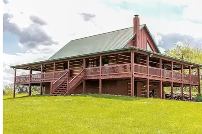 Image de The Bourbon Lodge - Log cabin, Bourbon Trail, Nature and more!