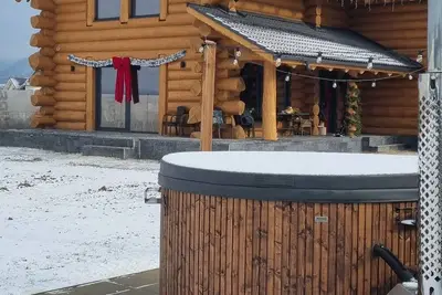 Spacious Chalet with Hot Tub, Silence and Panoramic Mountain Views