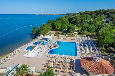 Image de Magnifique caravane à Tar avec piscine chauffée