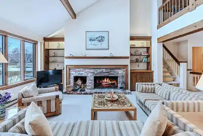 Image de 3br Retreat, Fireplace & Deck, Club | Landmark 3c