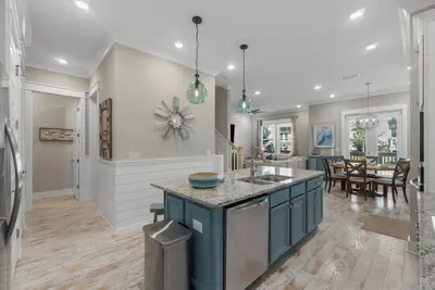 Image de 30a Beach Retreat - Sleeps 8 - 6 Seater Golf Cart + Bikes - Resort Pool & Beach