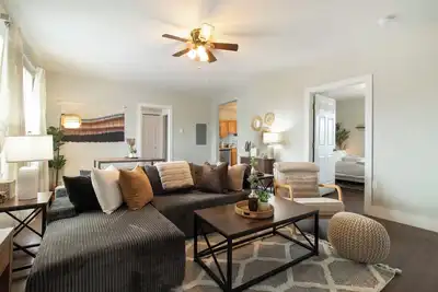 Image de Stylish Groton Getaway • Updated 2br close to Navy Base-Casinos-Mystic & more!