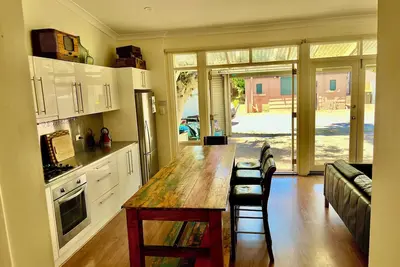Image de Lovely renovated period cottage in the west end of the city of Adelaide