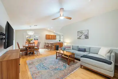 Image de Charming Home with Private Yard and Patio