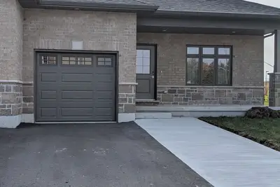 Image de Executive 4 Bedroom Townhouse Bungalow