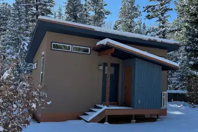 Image de Charming new build 1-bedroom casita in Mora, perfect for relaxing by the river.